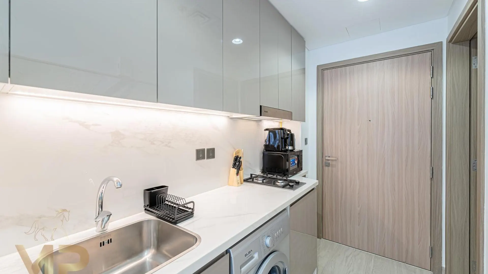 Marcopolo - Chic Studio Huge Balcony & Top-Notch Amenities Dubai