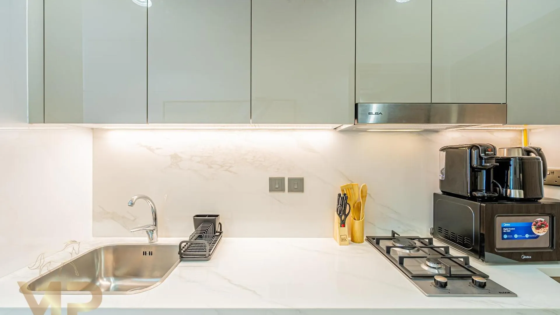 Marcopolo - Chic Studio Huge Balcony & Top-Notch Amenities Dubai Apartment